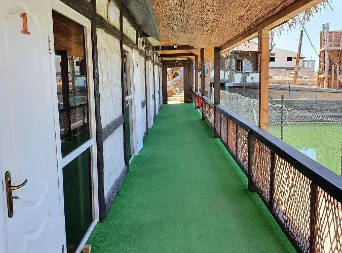 La Casa Nova Hostel *